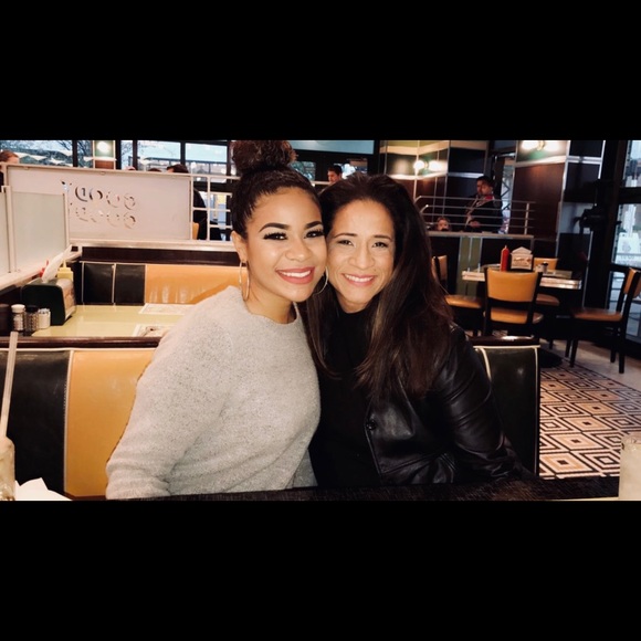 Meet your Posher, Carmen. - Picture 2 of 4